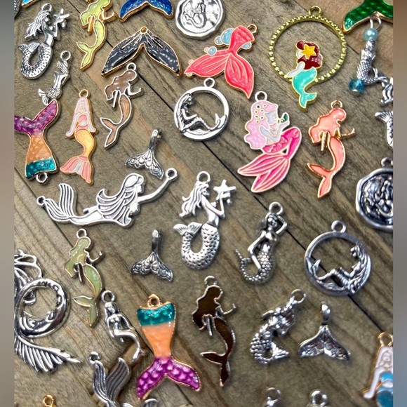 NEW MERMAIDS CHARMS PENDANTS & MORE MEGA BUNDLE GOLD SILVER ENAMEL DIY JEWELRY - Picture 14 of 15
